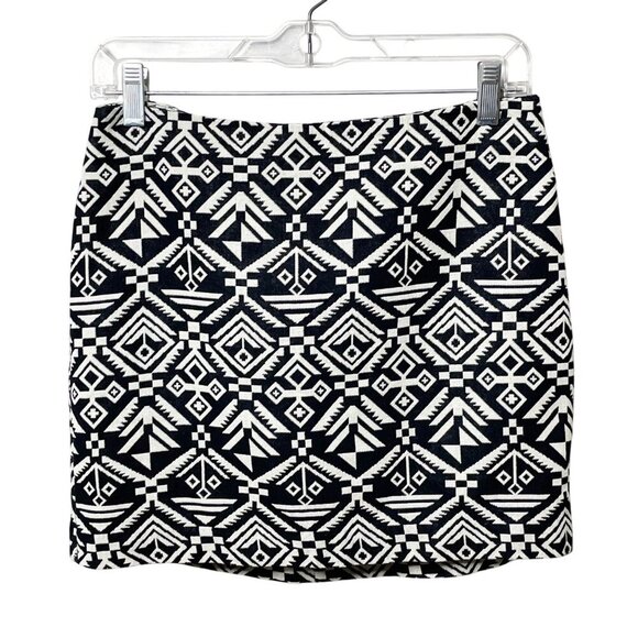 H&M Black and White Aztec/Tribal Print Lined Mini Skirt Women’s Size 6 - Picture 1 of 9